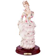 Статуэтка фарфоровая дама с бабочкой 17*17 см. высота=35 см.