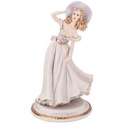 статуэтка девушка 17*17 см. высота=32 см.