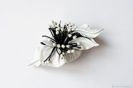 Заколка цветок с тычинками белый (упак=12шт.)